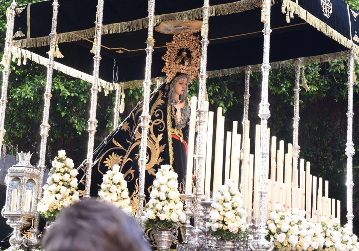 Dios ha muerto, está en un sepulcro, es Viernes Santo