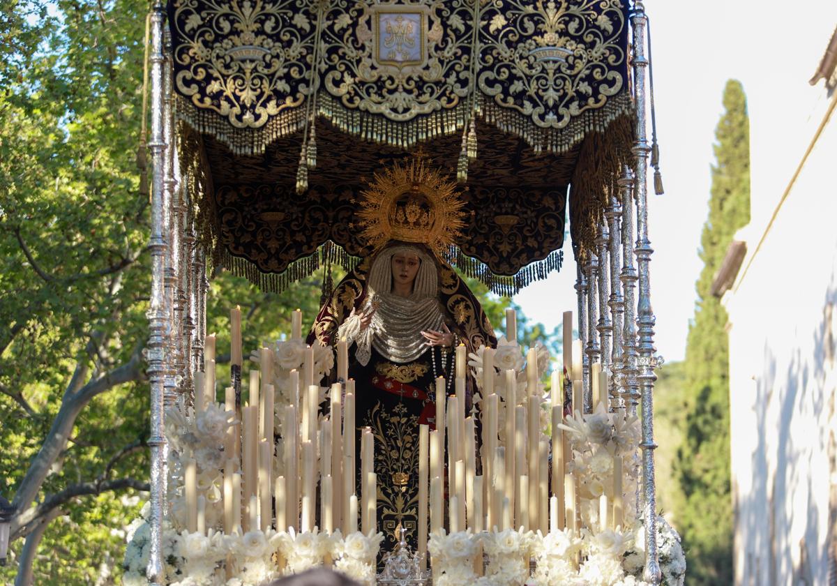 La policía analiza las huellas para dar con el ladrón de las joyas de la Virgen de los Escolapios