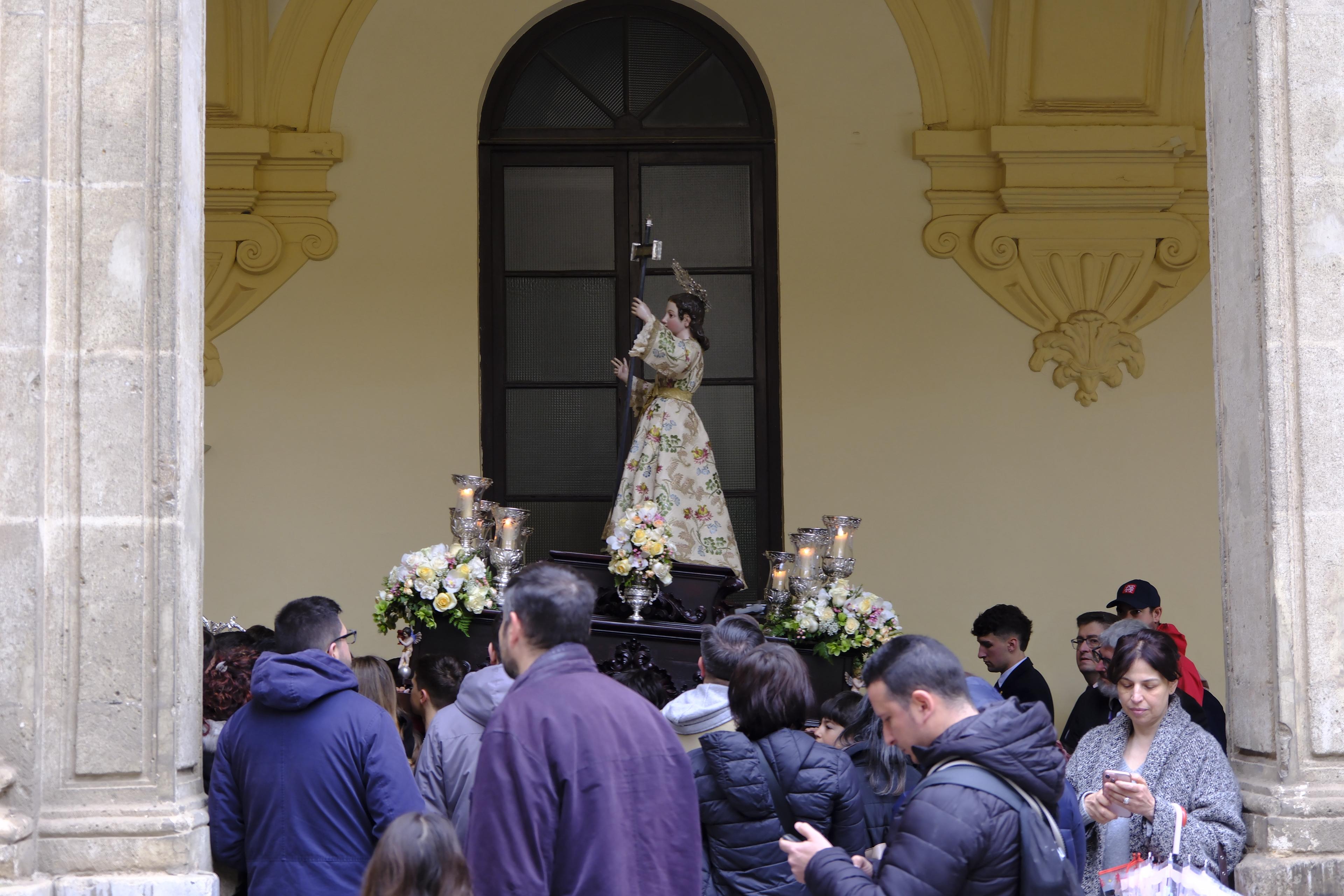 Los Facundillos procesionaron por el claustro
