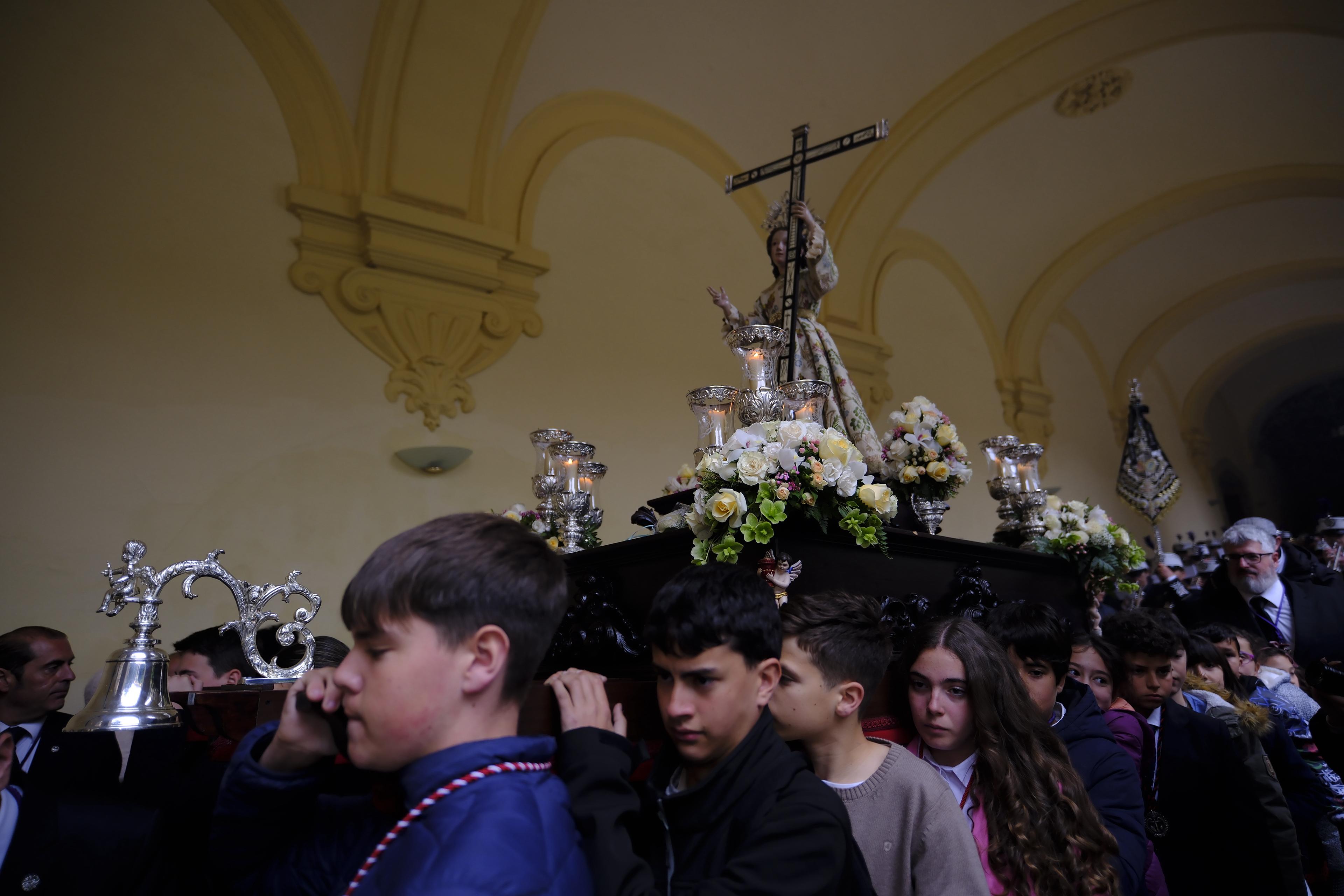 Los Facundillos procesionaron por el claustro