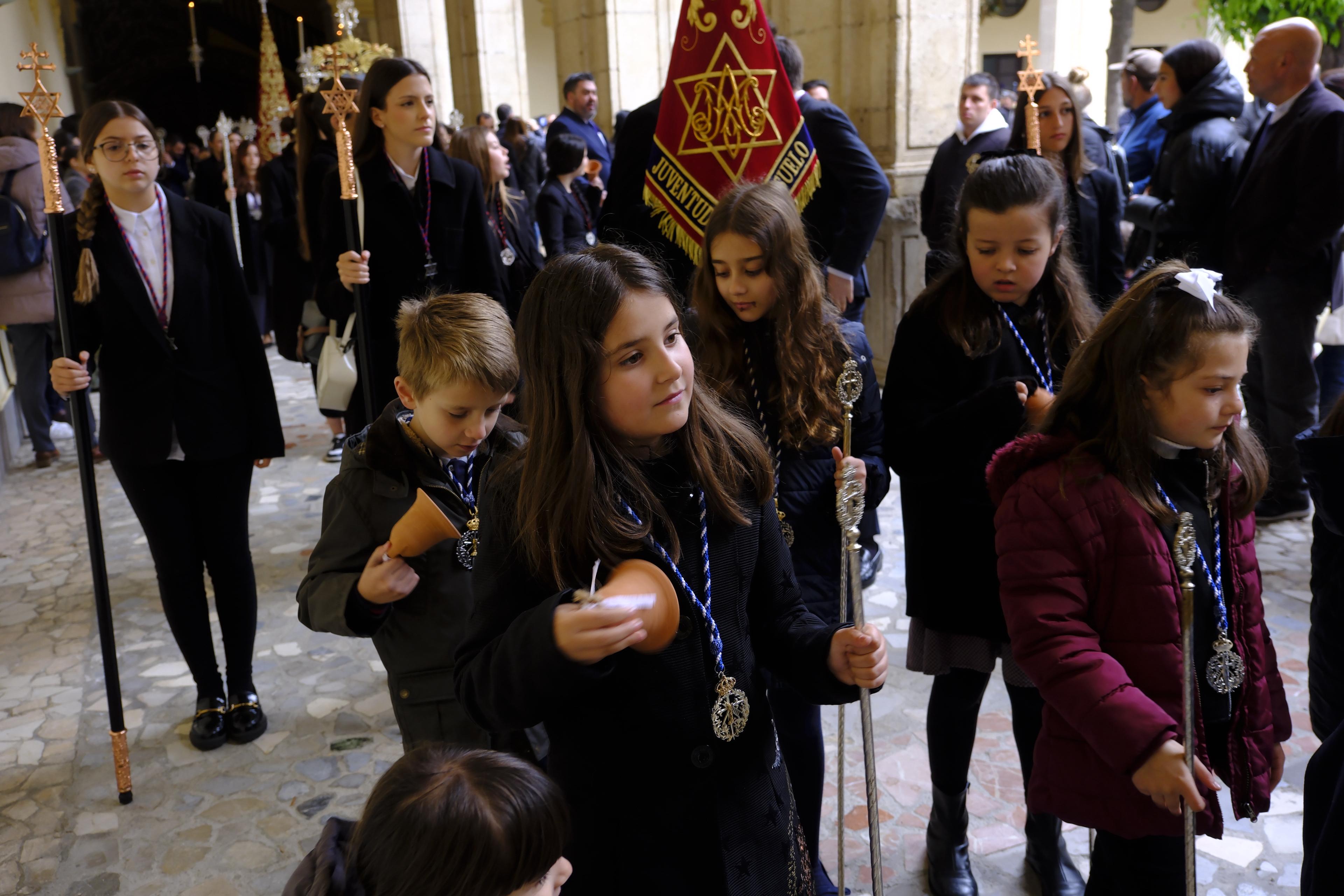 Los Facundillos procesionaron por el claustro