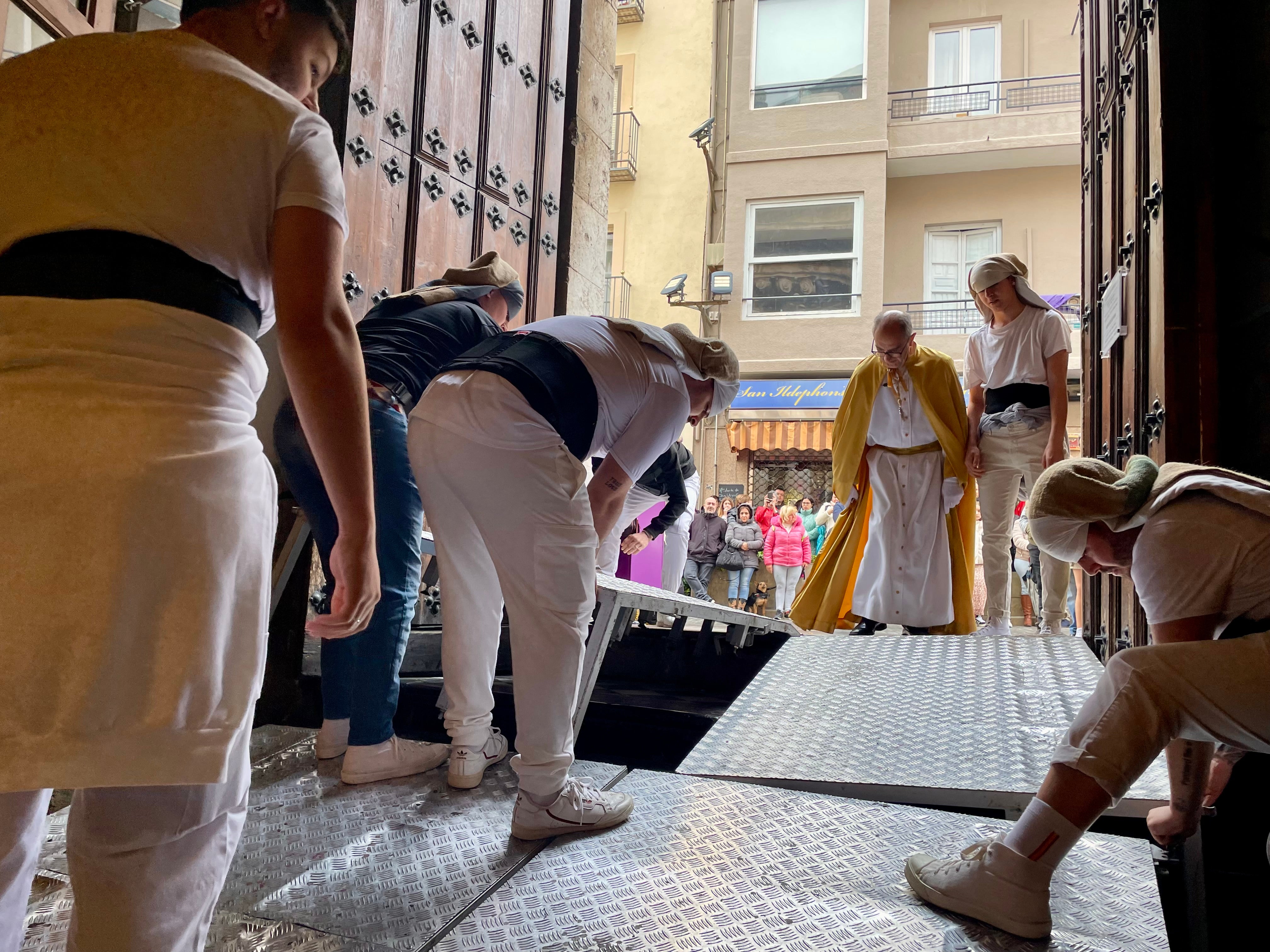 El Resucitado de Jaén se queda en el templo por las lluvias