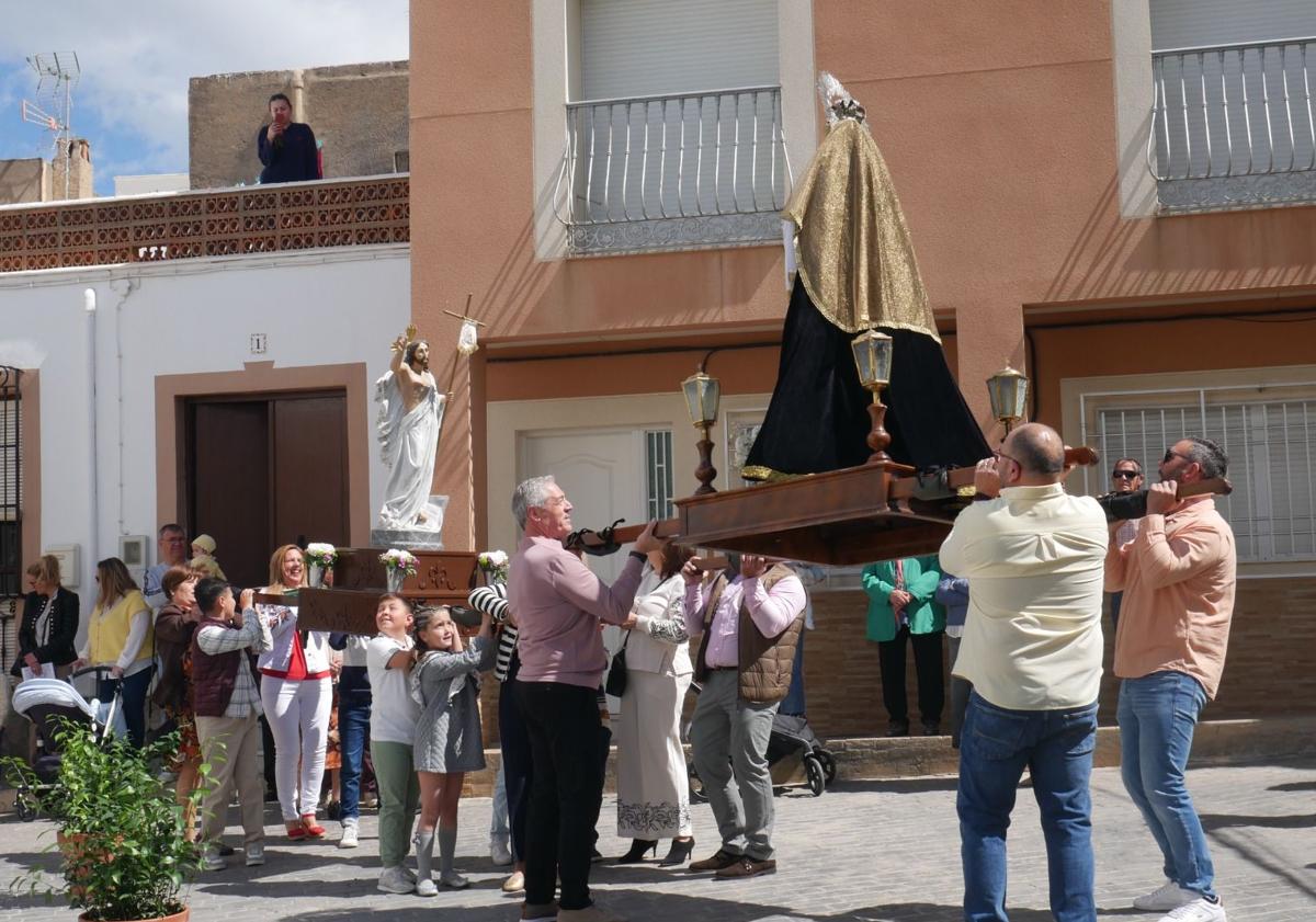 Imagen principal - El Resucitado recorre la provincia anunciando la Salvación