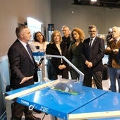 Javier García presenta la nueva Hand Safe 350 de SIMA en el Parque de las Ciencias.