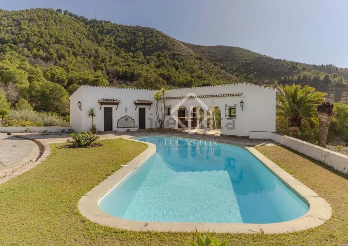 Imagen secundaria 1 - Así es la finca de lujo que se vende en Motril por casi 3 millones de euros