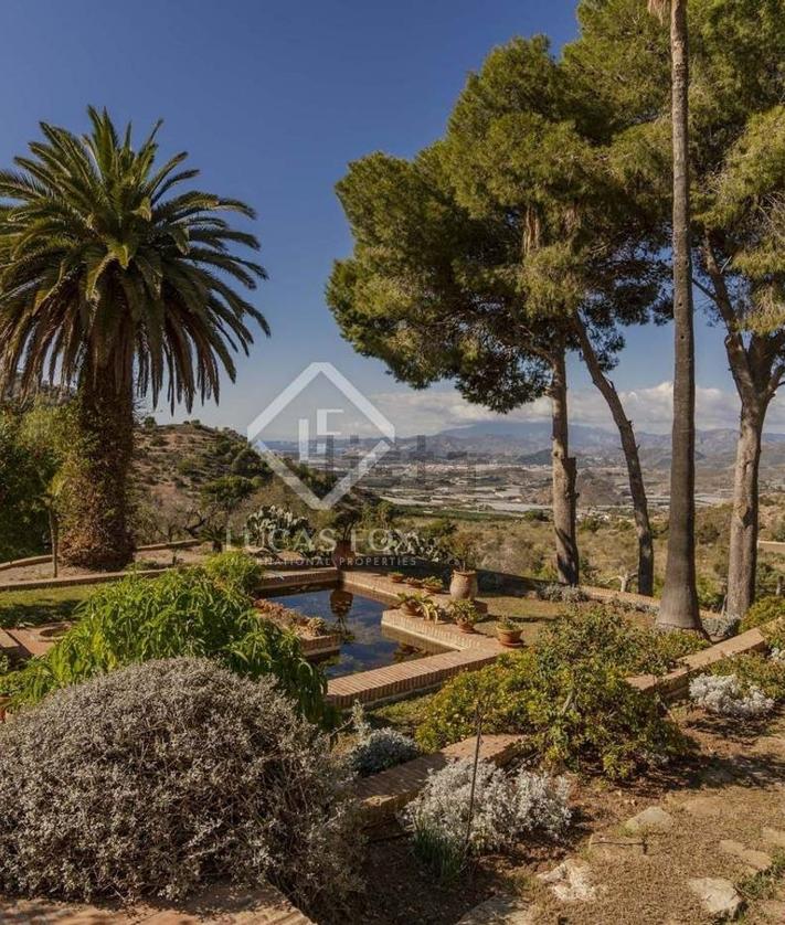 Imagen secundaria 2 - Así es la finca de lujo que se vende en Motril por casi 3 millones de euros