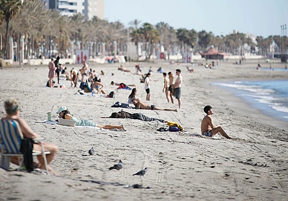 Almería se prepara para el calor tras 40 días de inestabilidad en el tiempo