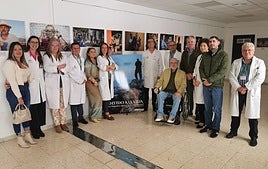 El Hospital Universitario Torrecárdenas inaugura la exposición 'Sentido a la Vida' de la Asociación Verdiblanca