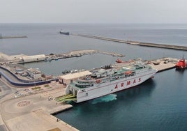 Ferry 'Volcán de Timanfaya' que une Motril y Melilla, en una imagen de archivo.
