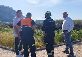 El fuego se ha reactivado este martes y ha obligado de nuevo a actuar en la parcela
