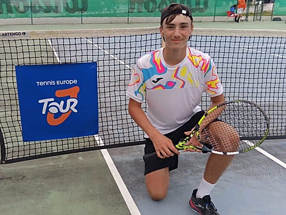 Darío Ruiz, campeón individual y en dobles en el Tennis Europe U16 de Penina en Portimao