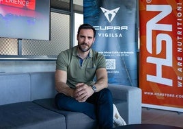 Saúl Craviotto posa para IDEAL durante la atención a medios en el concesionario CUPRA Vigilsa de Granada.