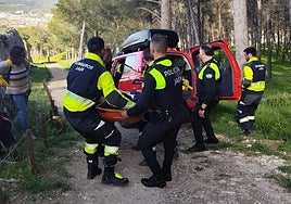 Momento del rescate de la mujer en el cerro de Santa Catalina de Jaén.