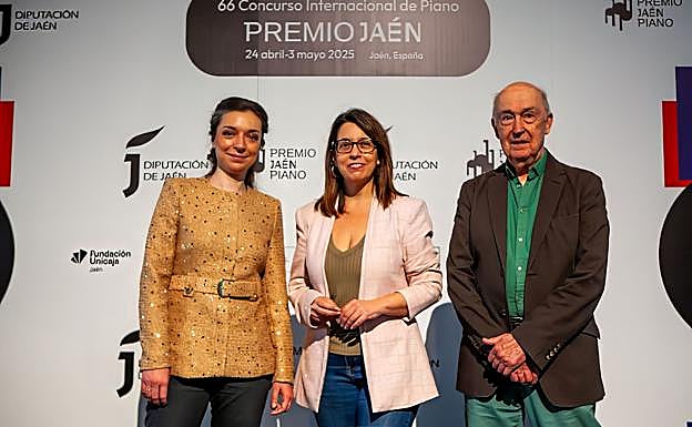 Yulianna Avdeeva, África Colomo y Albert Attenelle.