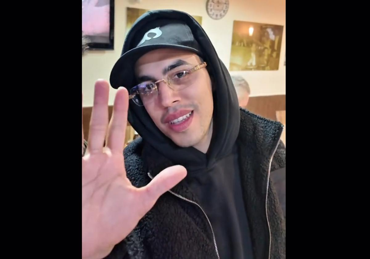 Un famoso cantante de reguetón «alucina» en un bar de tapas de granada | ideal