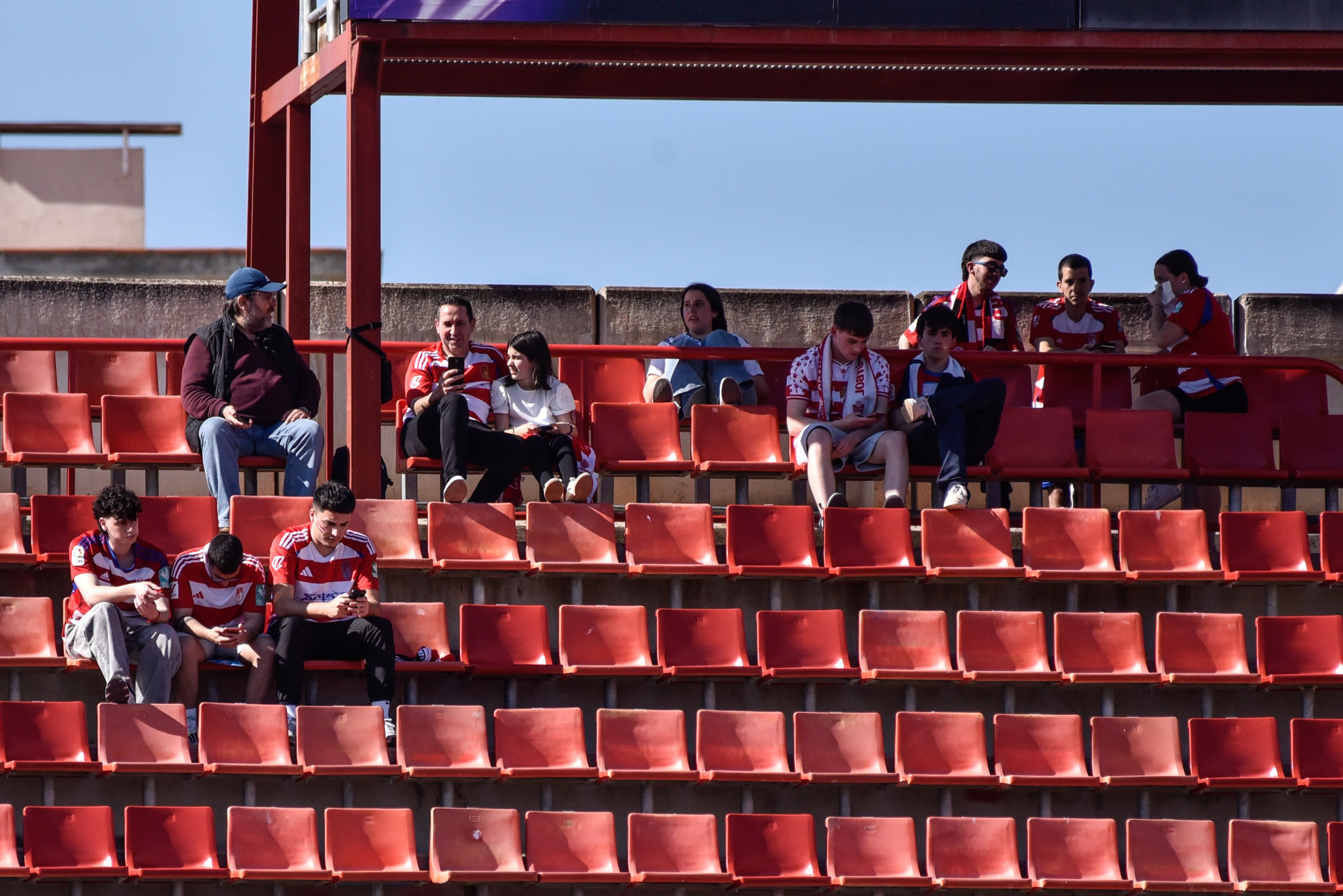 Encuéntrate en Los Cármenes durante el Granada - Elche