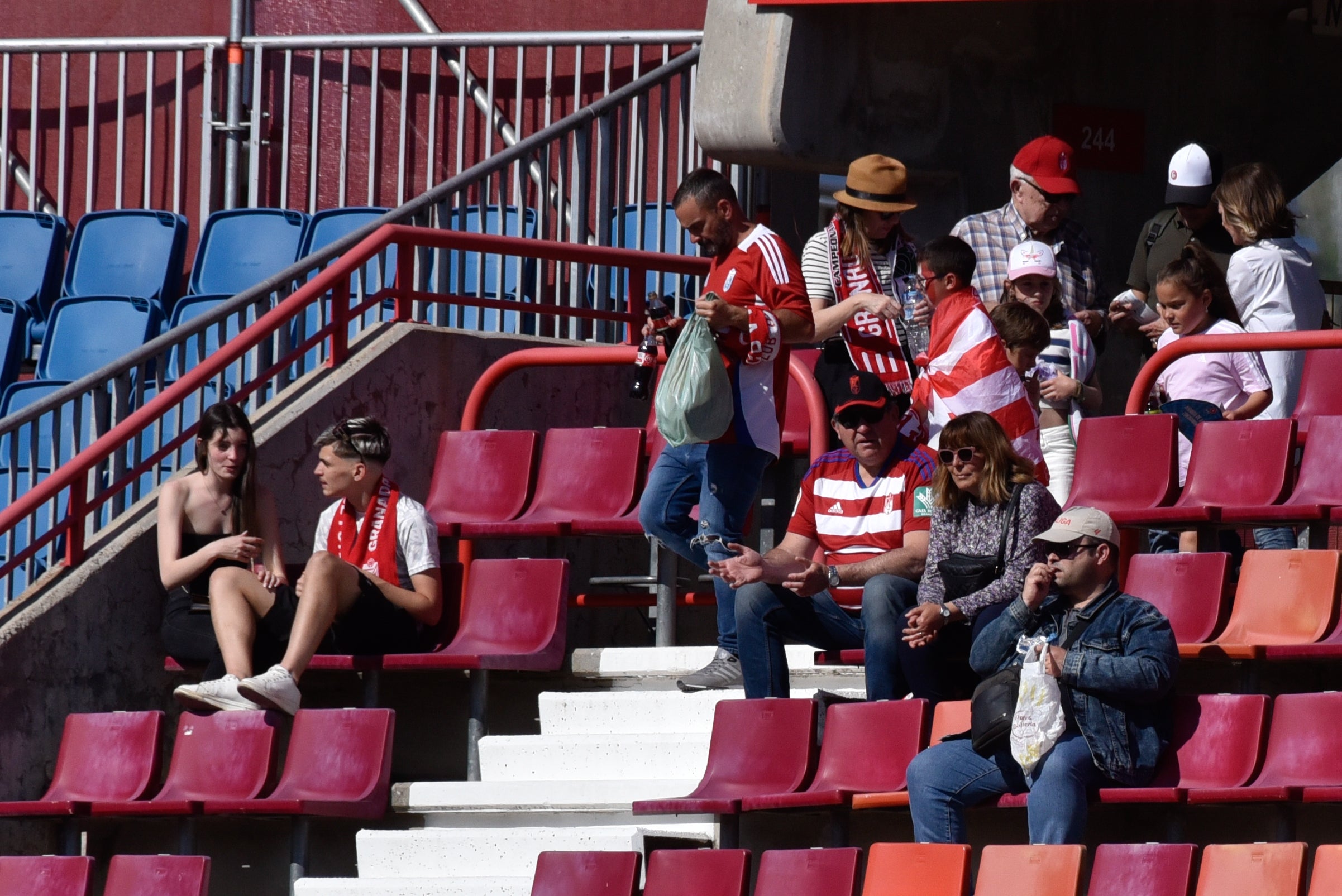 Encuéntrate en Los Cármenes durante el Granada - Elche