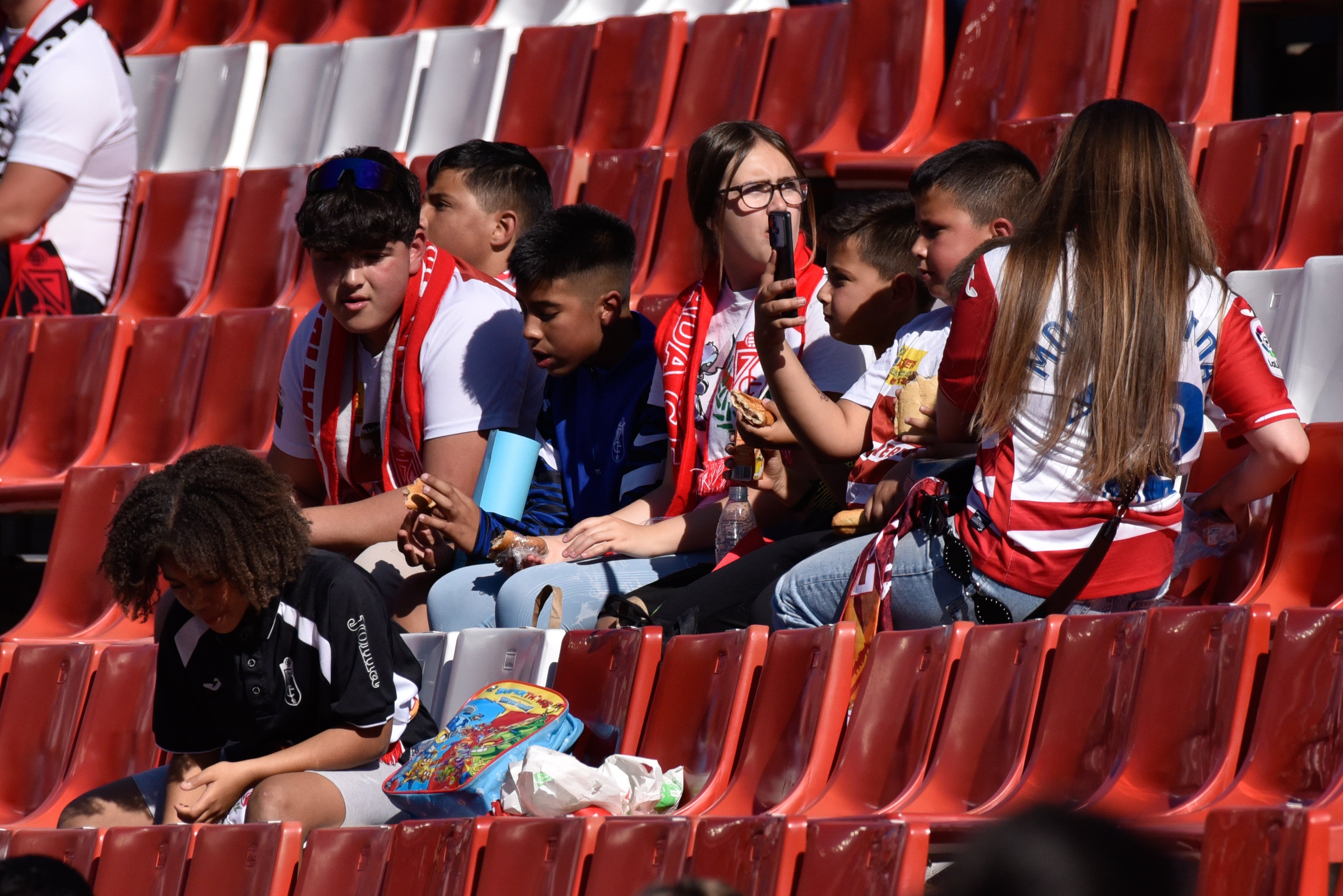 Encuéntrate en Los Cármenes durante el Granada - Elche