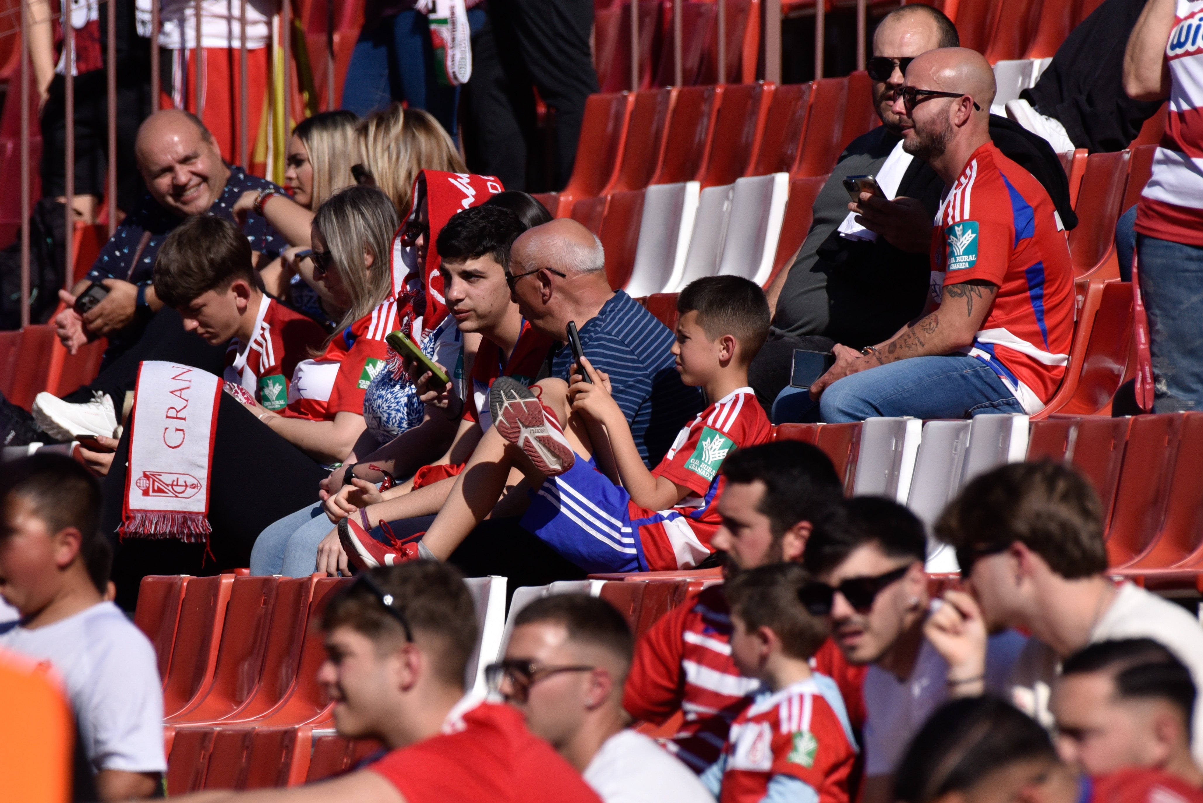 Encuéntrate en Los Cármenes durante el Granada - Elche