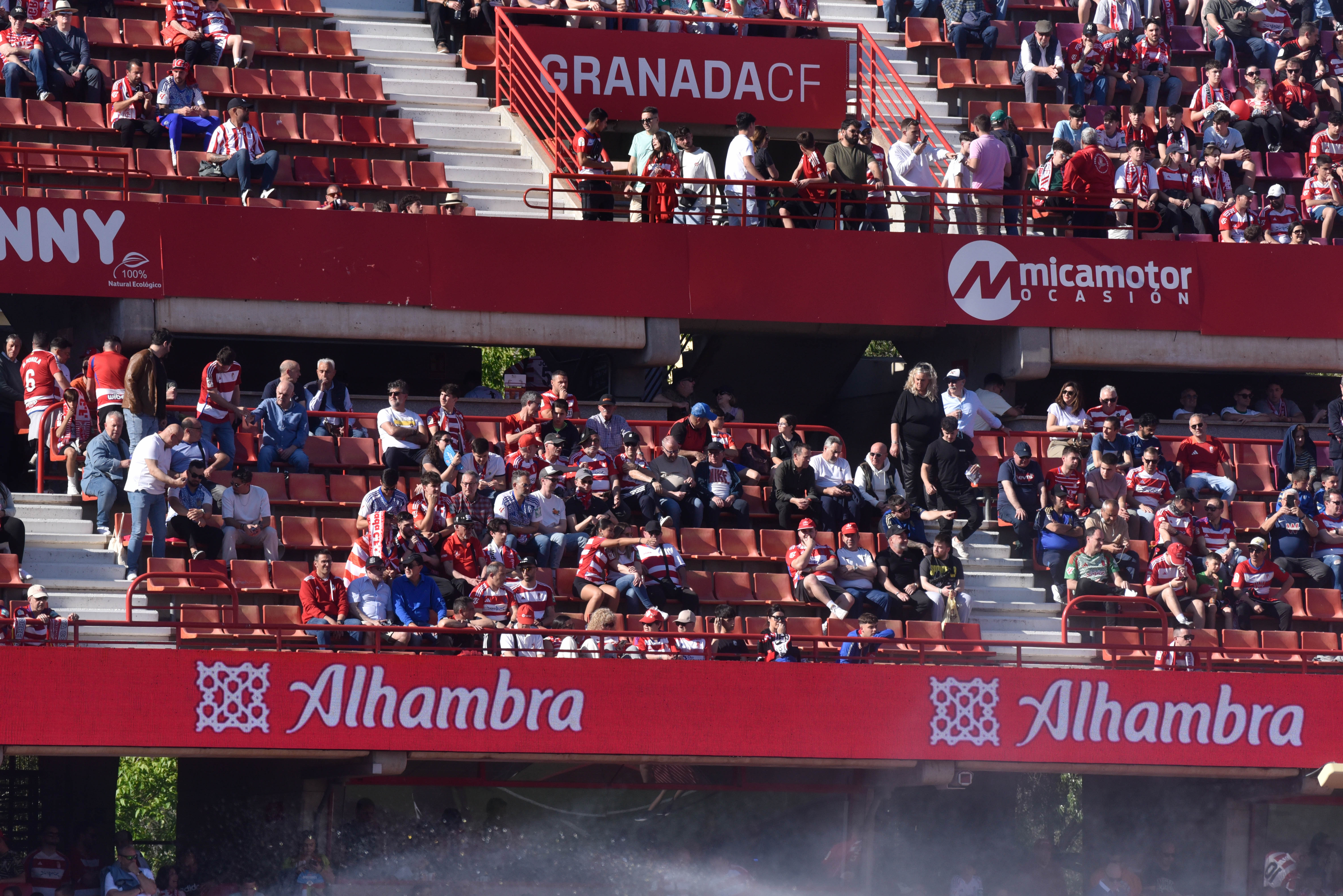 Encuéntrate en Los Cármenes durante el Granada - Elche
