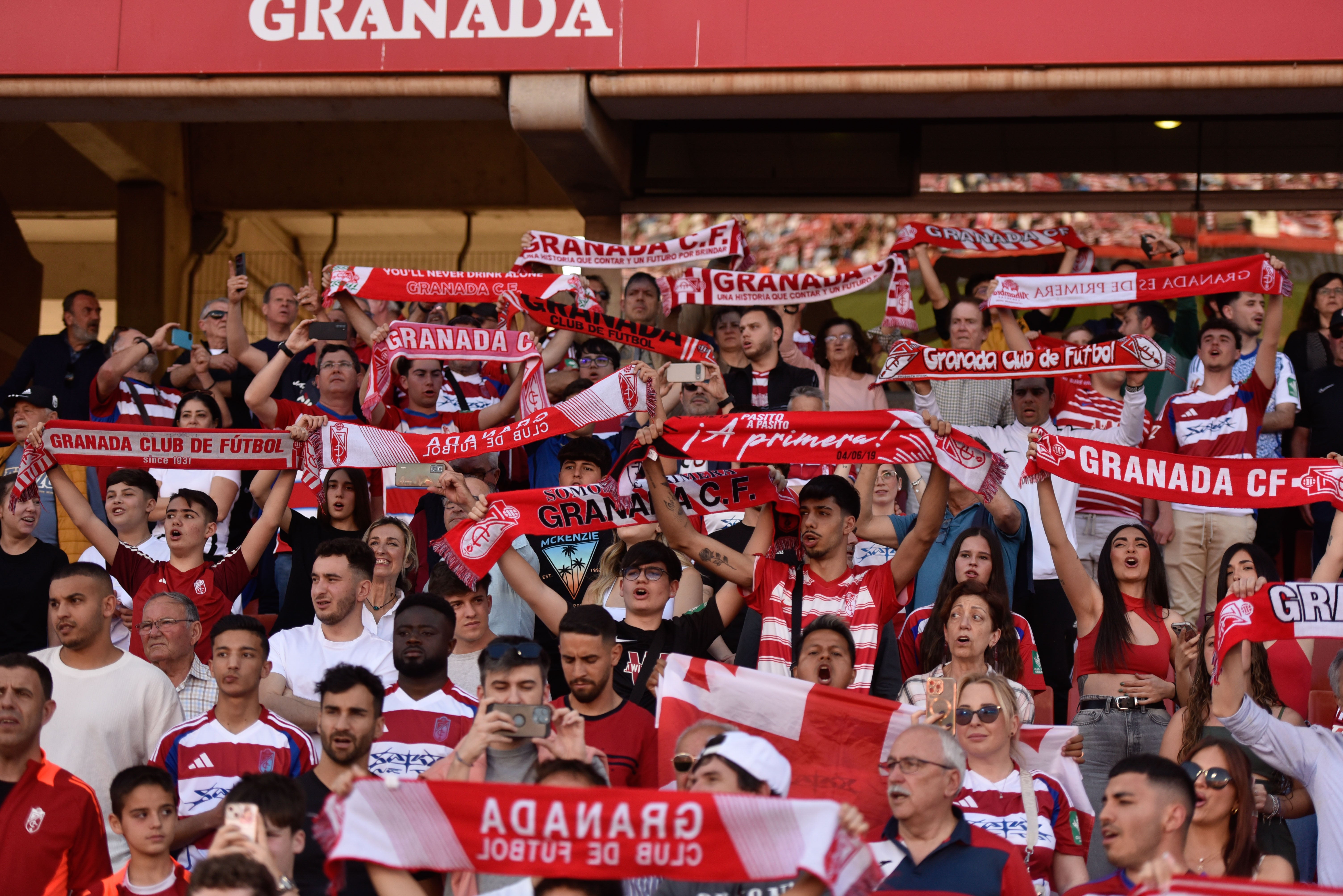Encuéntrate en Los Cármenes durante el Granada - Elche