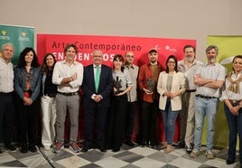Premiados con el jurado y las autoridades durante la entrega de premios.
