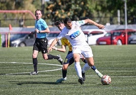 El jienense Javi Moyano marcó el tanto del empate del conjunto blanco. cf
