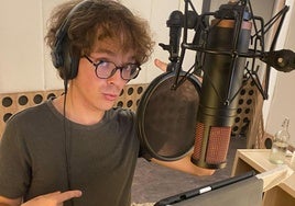 Noah de Diego en un estudio de grabación de sonido.