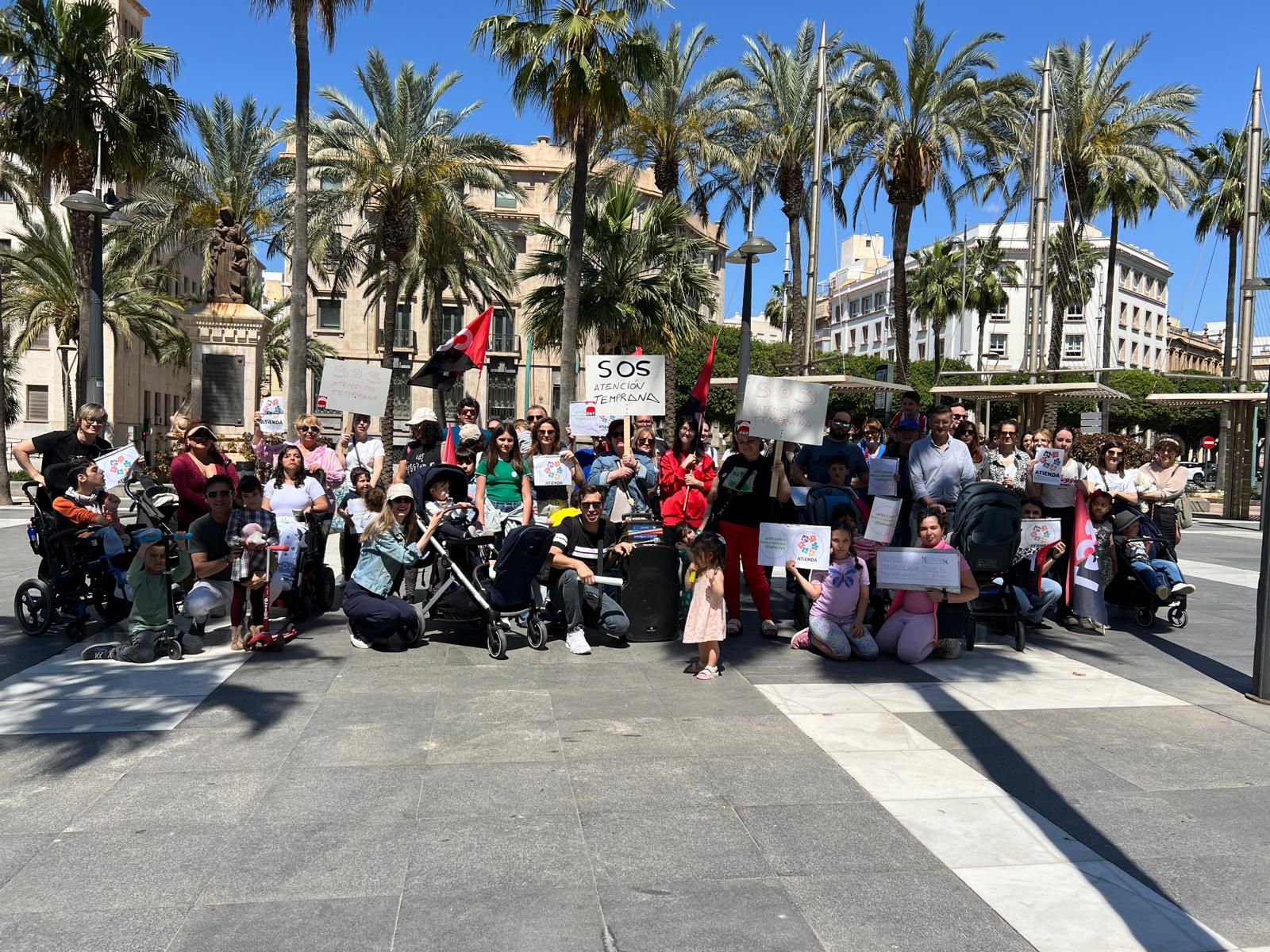 Almerienses por una atención temprana «digna»: «Algunos niños cumplen seis años sin haber recibido apoyo»