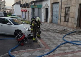 Cuatro heridos en un incendio en Atarfe.