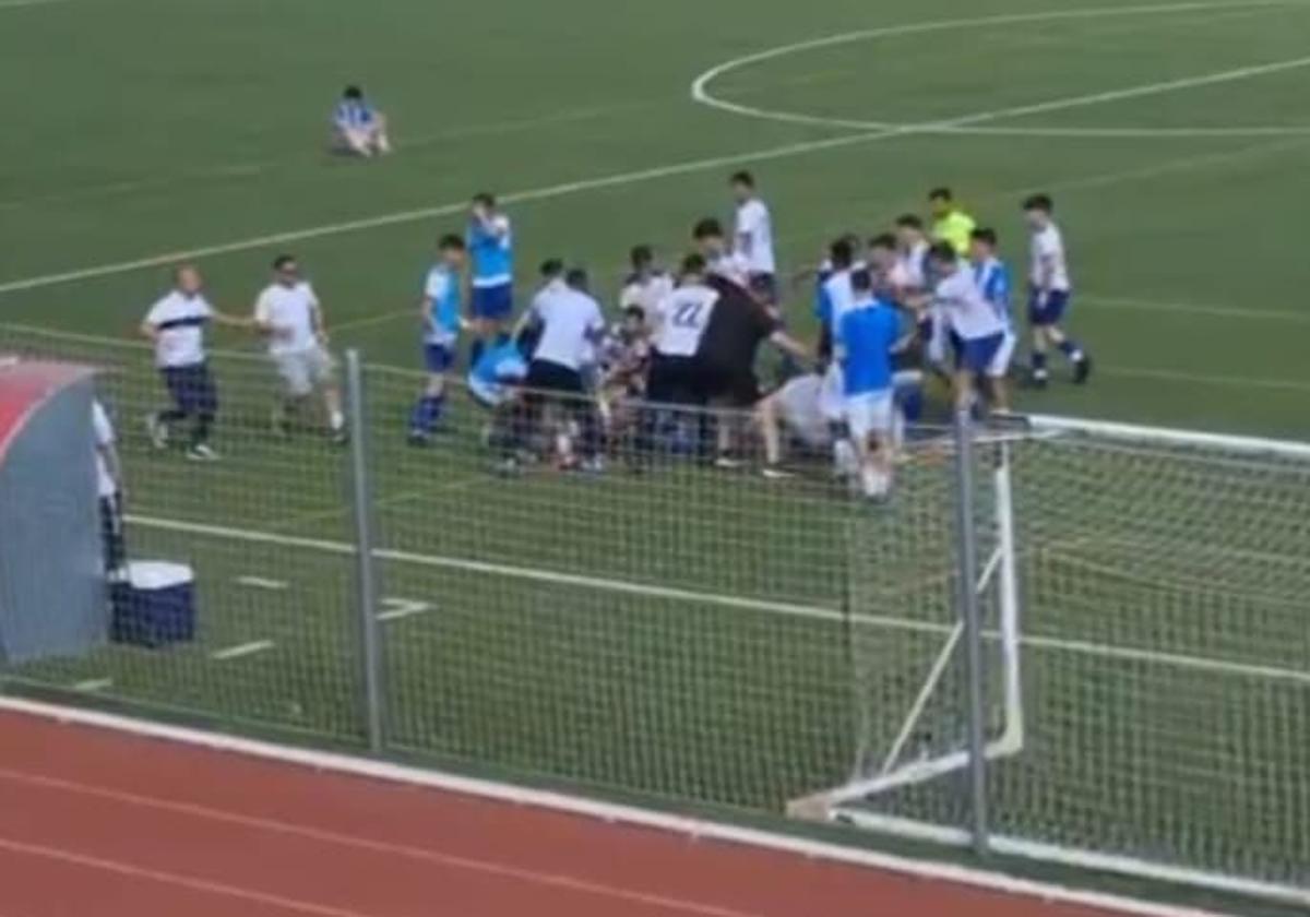 Suspenden un partido de juveniles por una pelea multitudinaria