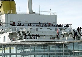 La llegada de un barco de Melilla en pleno apagón obliga a un gabinete de crisis con operativa de radio