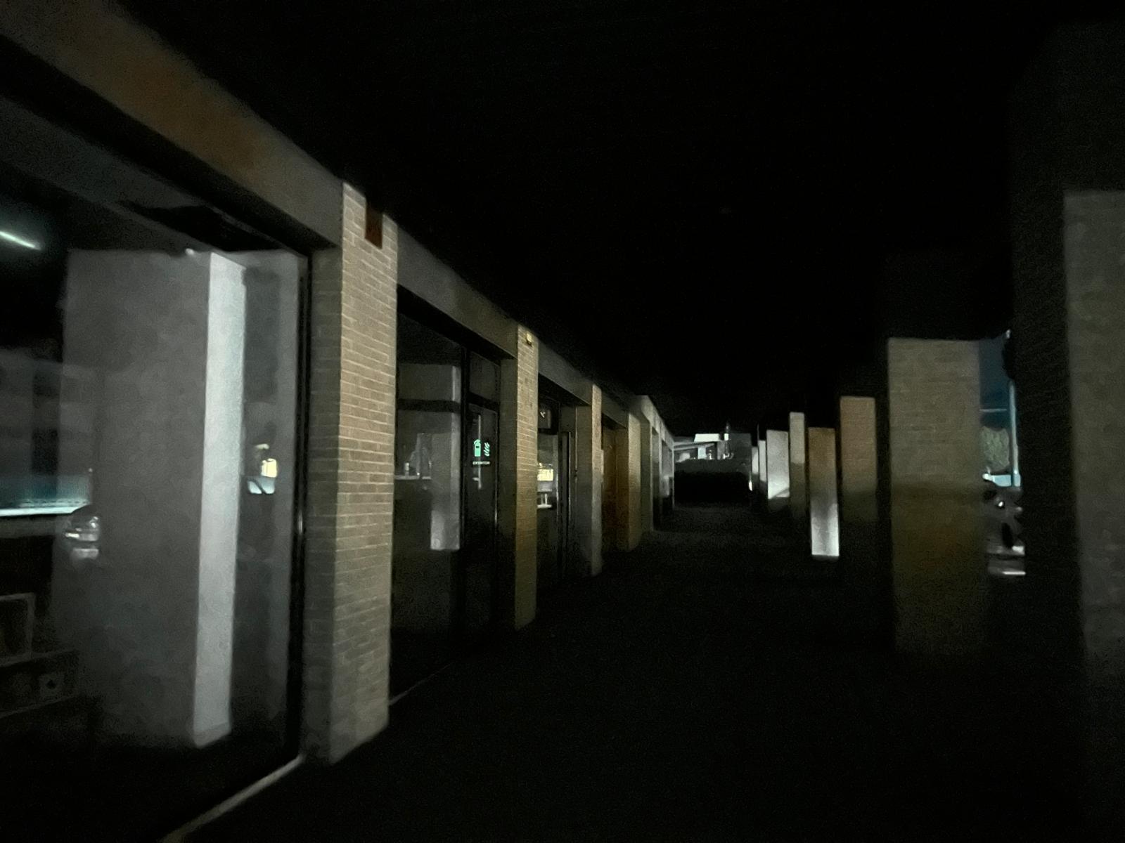 Las insólitas imágenes de una noche a oscuras en Granada