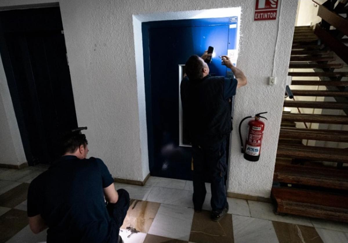 «nada más rescatar a la señora de 90 años del ascensor, bajó a comprar el pan» | ideal