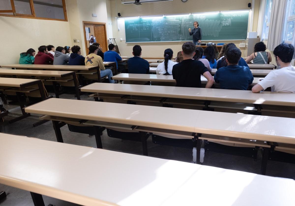 El rector de la ugr: «satisfechos con la respuesta de la comunidad universitaria» en el apagón | ideal