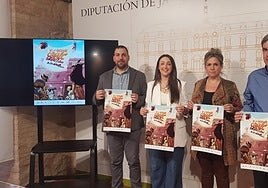 La diputada de Igualdad y Juventud, María Dolores Ruiz, acompañada de Natalia Pérez y Pablo Lozano (izquerda) en la presentación.