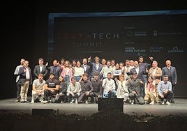 Los participantes en el I Ceuta Tech Summit posan al finalizar el evento.