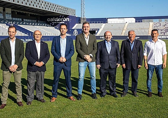 Los integrantes del nuevo consejo de administración del club blanco.