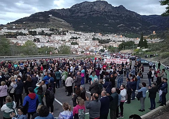 Final de la última manifestación junto al hospital