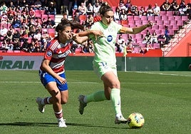 Laura Pérez, en el partido contra el Barça en Los Cármenes.