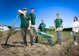 Estudiantes de la EFA de Chauchina en sus prácticas de agricultura