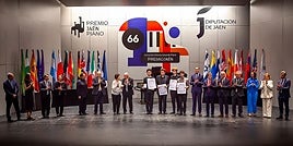 Los premiados con el jurado, autoridades y patrocinadores.