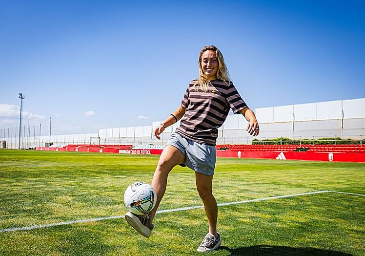 Malabares sobre el césped.