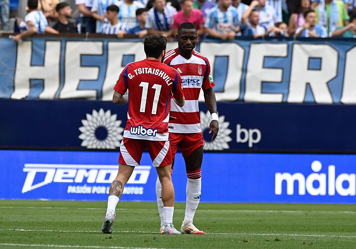 Hongla recibe el ánimo de Tsitaishvili.