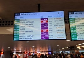 Las pantallas muestran el retraso del AVE Madrid-Granada.