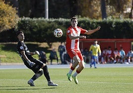 Lorenzo adelantó a la UD Almería B ante el Orihuela, pero no fue suficiente.