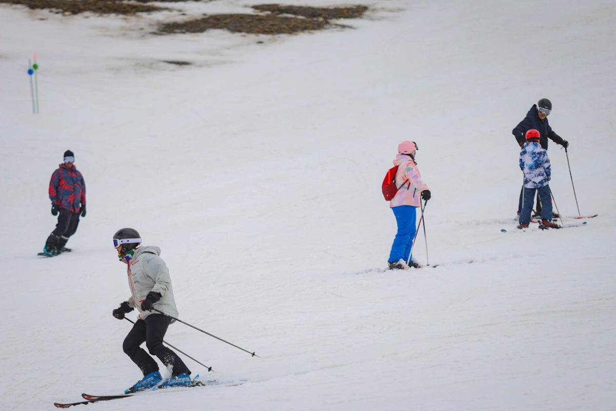 El último día de la temporada en Sierra Nevada, en imágenes