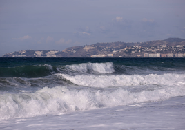 Aviso amarillo este lunes por fuertes vientos y oleaje en la Costa Tropical y el Poniente