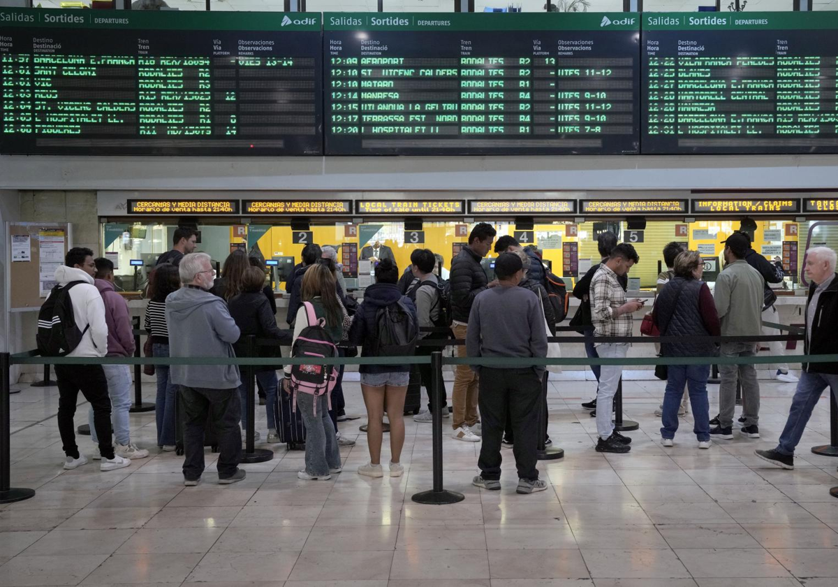 Ascienden a 30 los trenes afectados con 10. 700 viajeros por el robo de cable en la línea madrid-sevilla | ideal