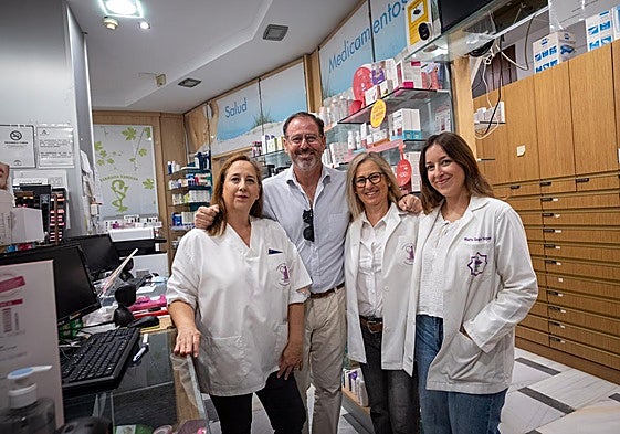 Sara, Miguel y Susana, junto a Marta Segura